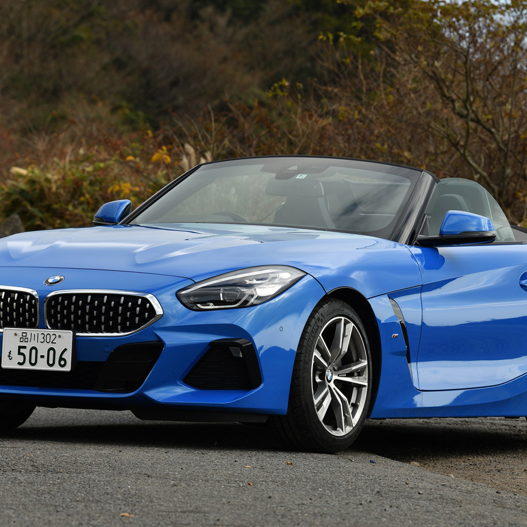 Синий кабриолет  BMW Z4 SDrive20i M Sport