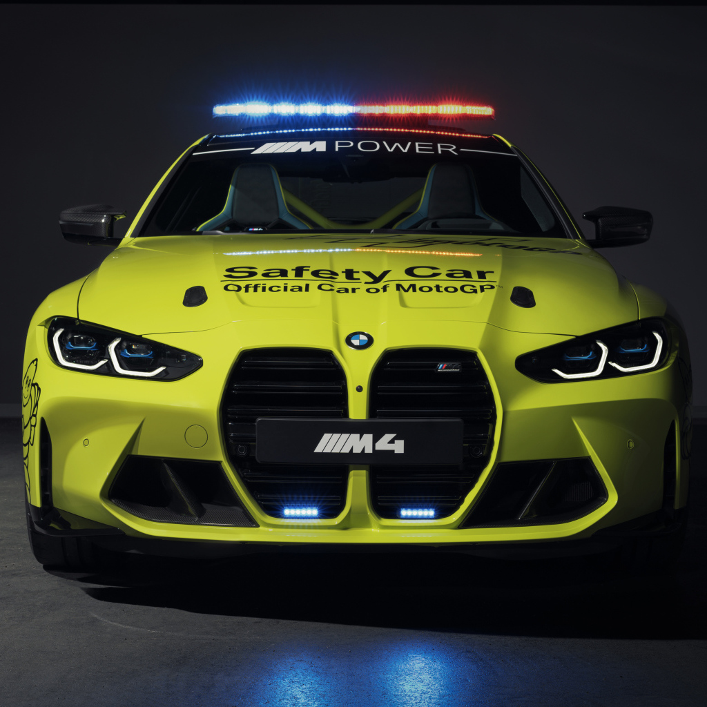 Желтый служебный автомобиль BMW M4 Competition MotoGP Safety Car 2021 года