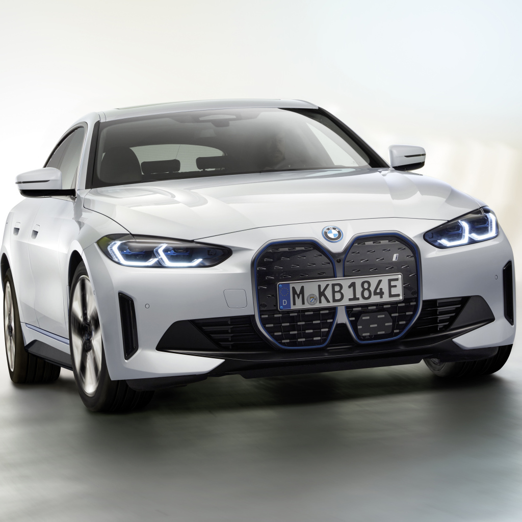 Автомобиль BMW I4 2021 года