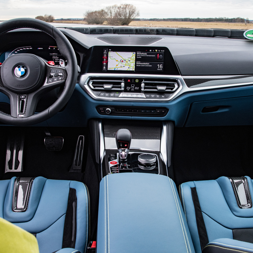 Кожаный салон автомобиля BMW M4