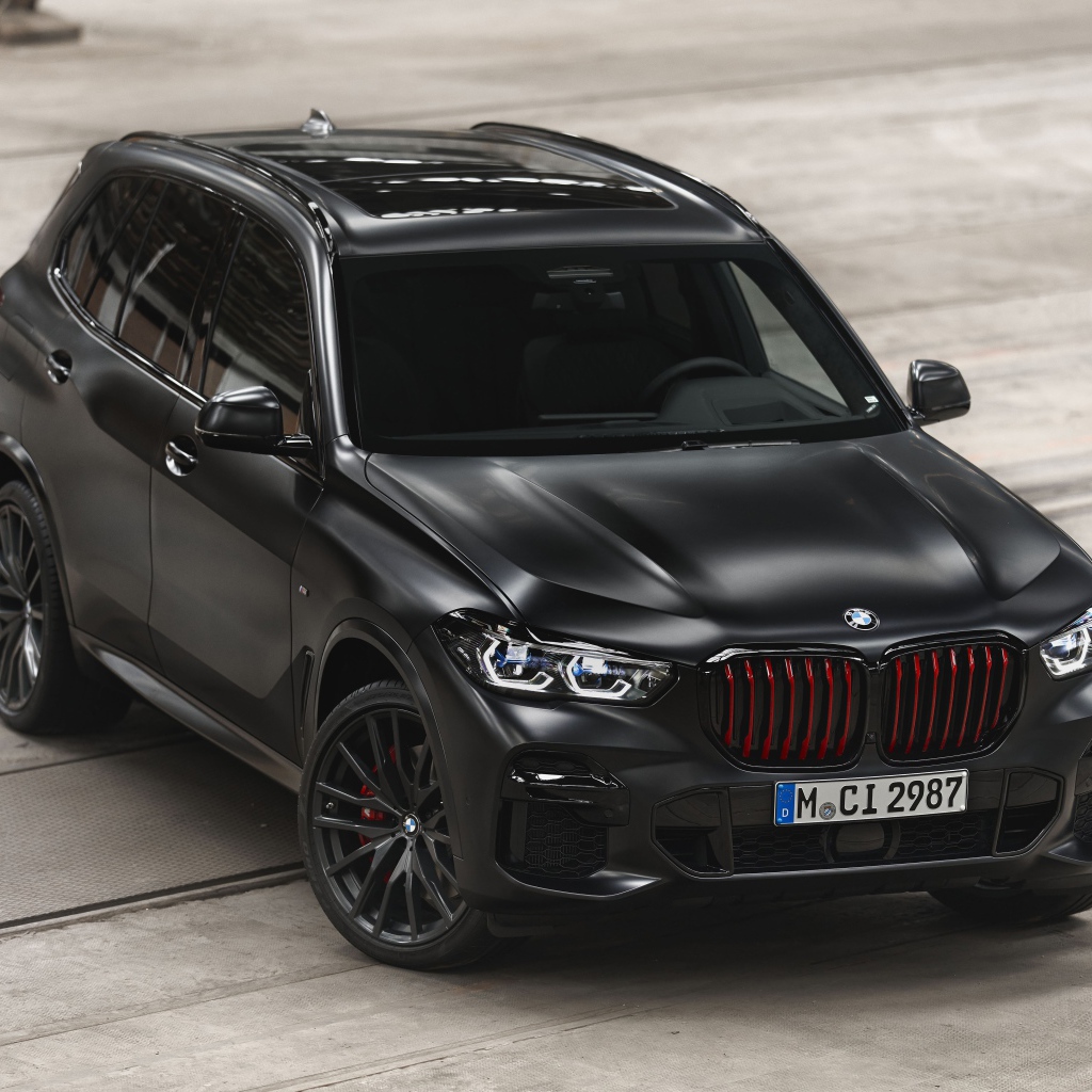 Автомобиль BMW X5 M50i, 2021 года