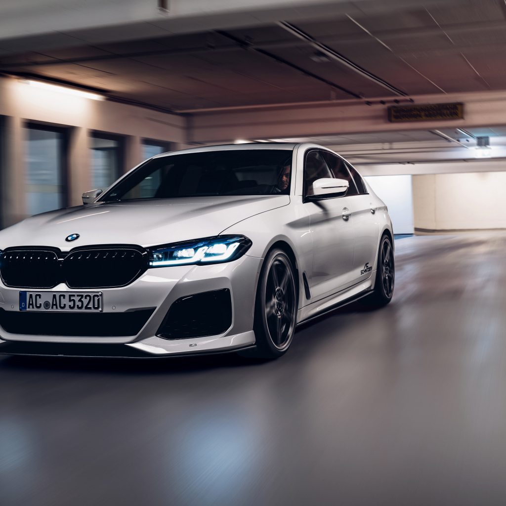 Серебристый дорогой автомобиль BMW Schnitzer ACS5 3.0d 2021 года