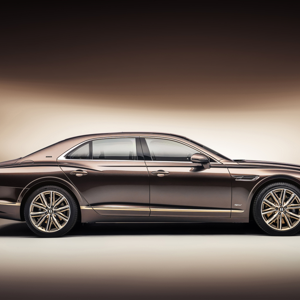 Автомобиль Bentley Flying Spur Hybrid Odyssean Edition 2021 года вид сбоку 
