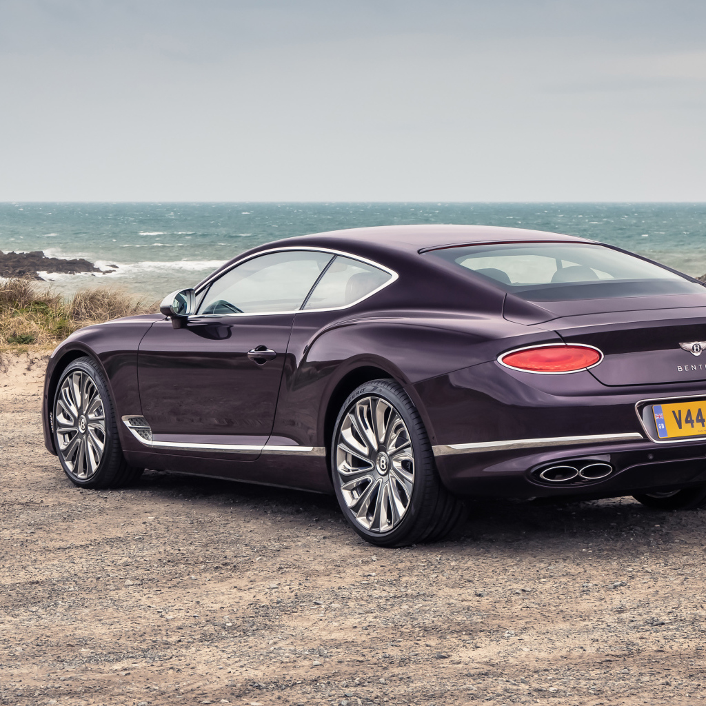 Автомобиль Bentley Continental GT Mulliner вид сзади