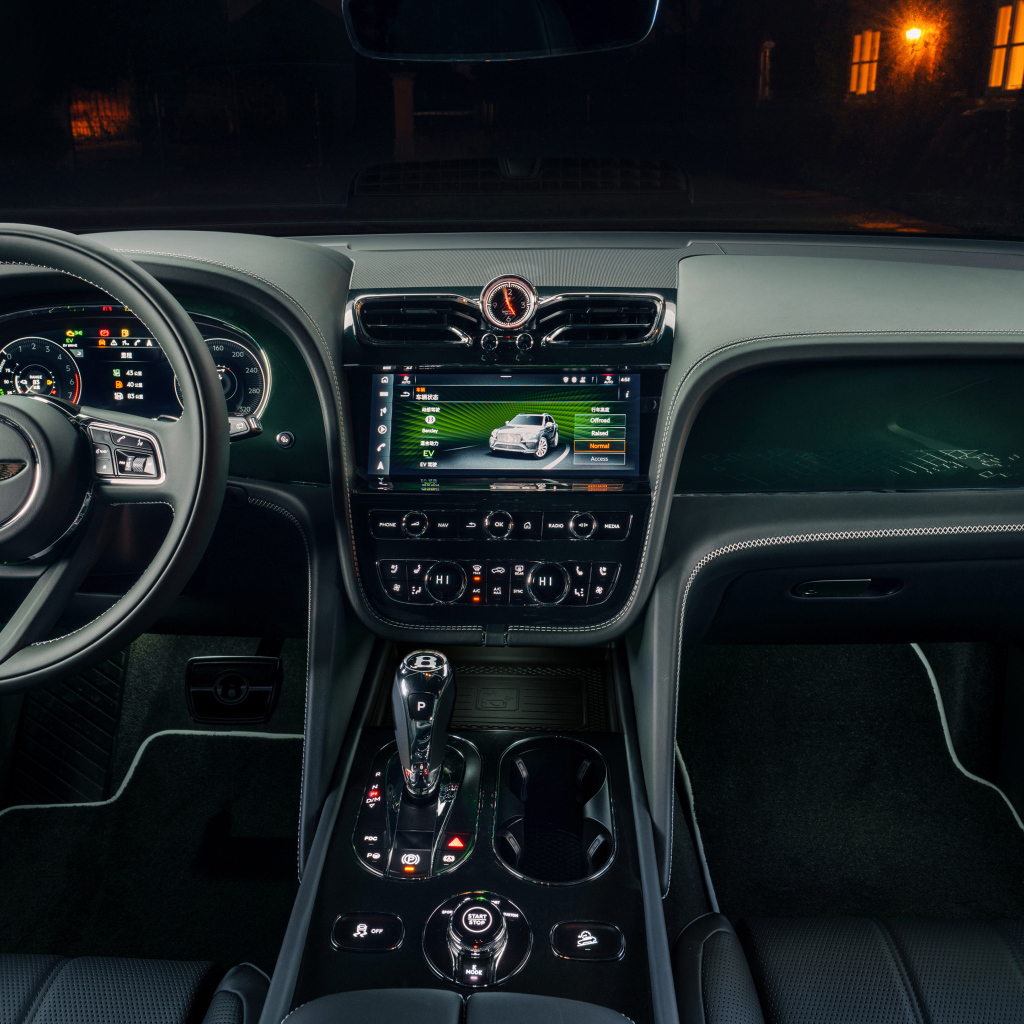 Салон автомобиля Bentley Mulliner Bentayga Hybrid 2021 года