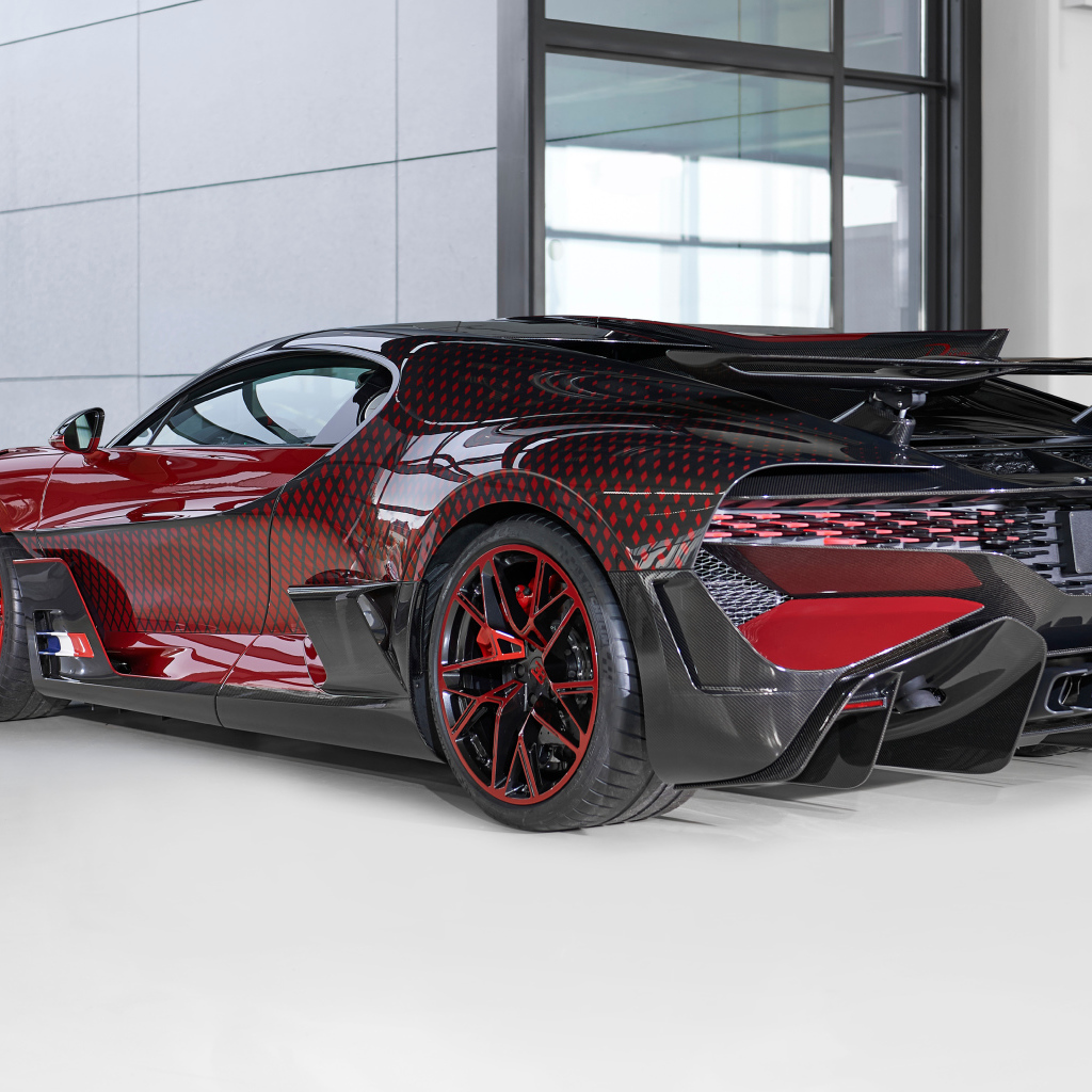 Автомобиль  Bugatti Divo Lady Bug 2021 года вид сзади