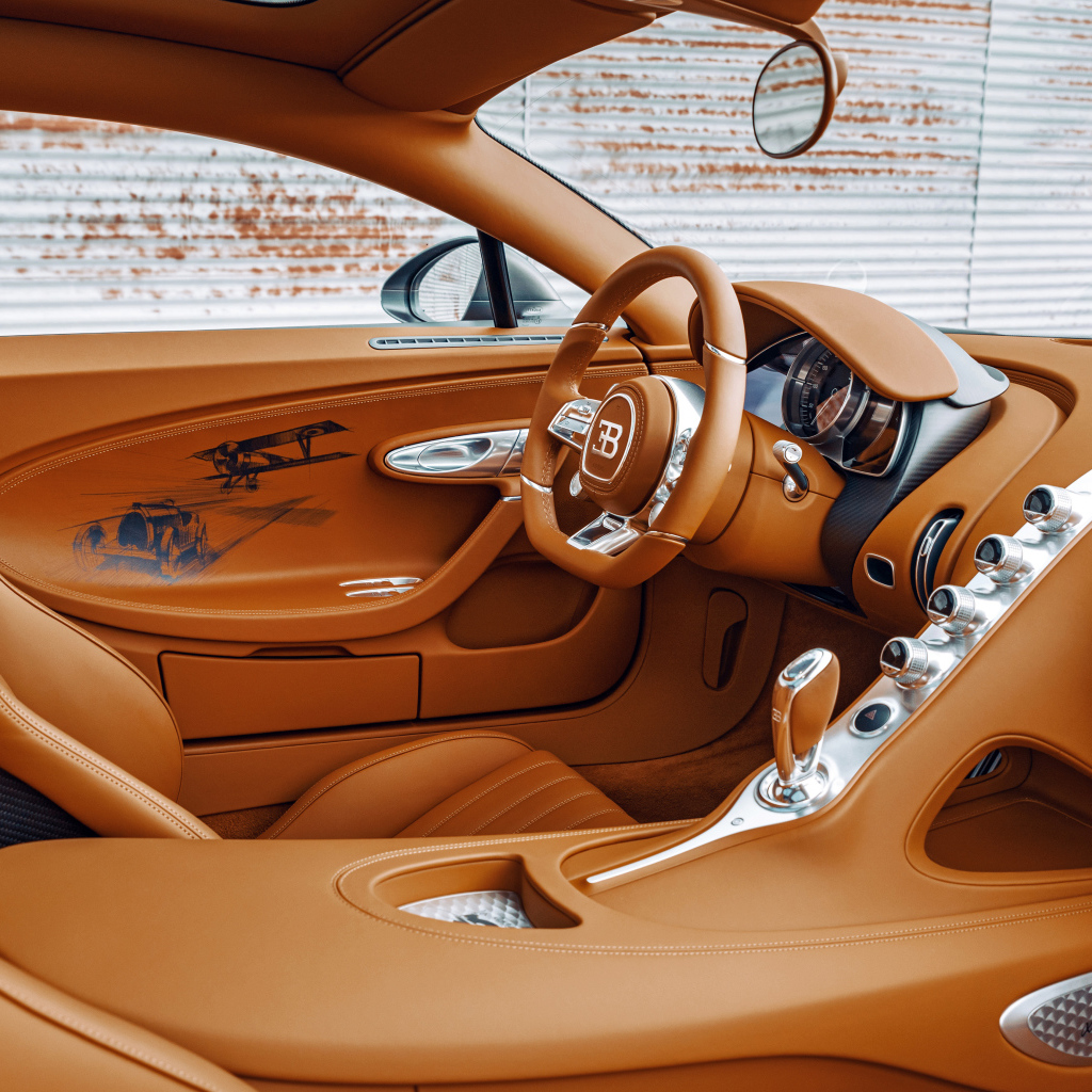Коричневый кожаный салон автомобиля Bugatti Chiron