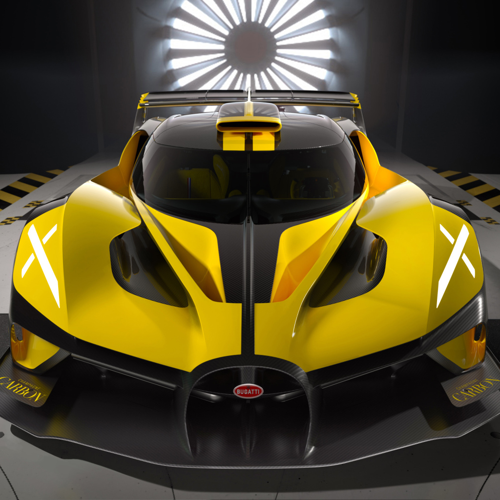 Желтый гоночный Bugatti Bolide 2022 года вид спереди