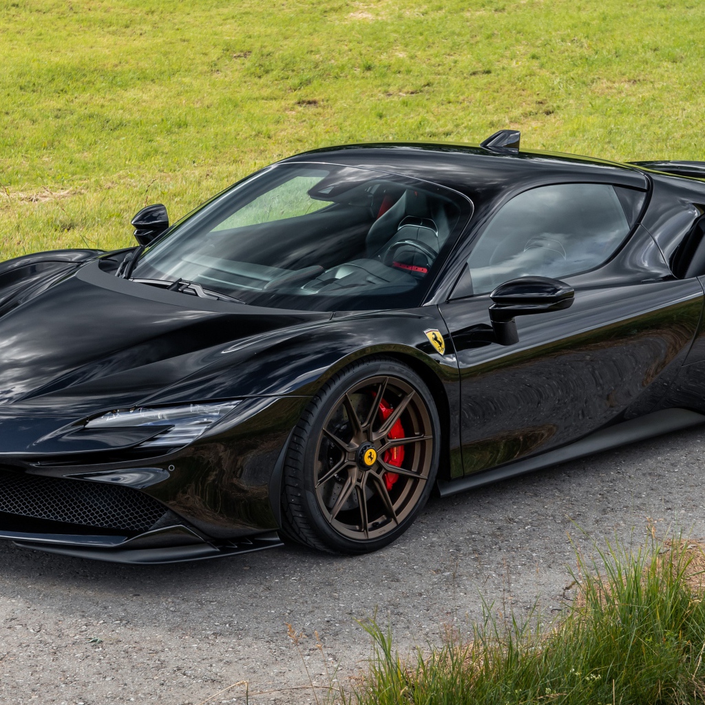 Черный быстрый автомобиль Novitec Ferrari SF90 Stradale 2021 года 