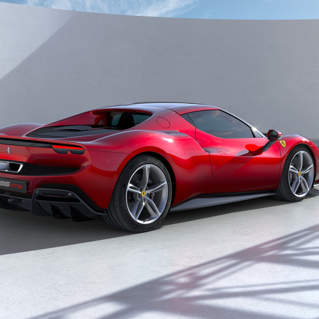 Спортивный Ferrari 296 GTB 2022 года вид сзади