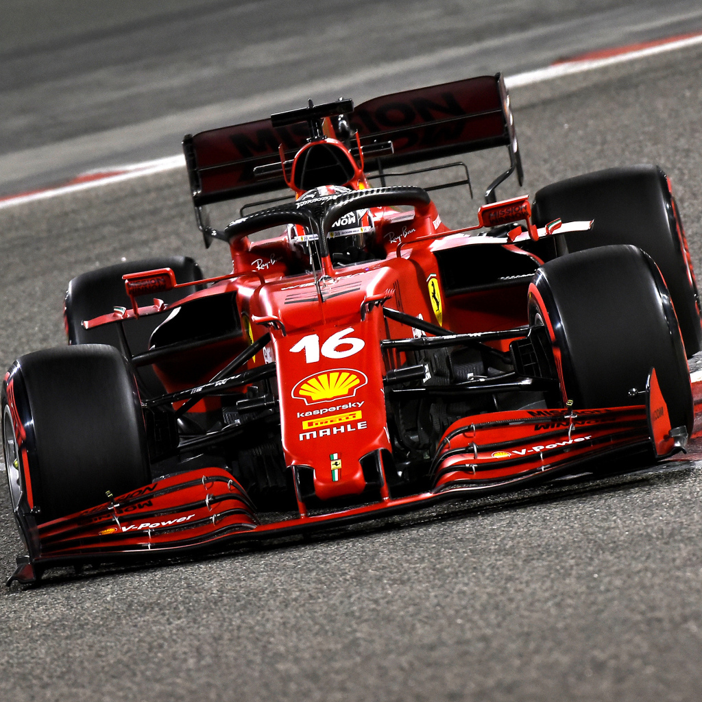 Дорогой гоночный автомобиль Ferrari SF21,  2021 года