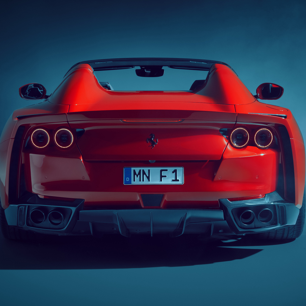 Красный автомобиль Novitec Ferrari 812 GTS N-Largo 2021 года на сером фоне 