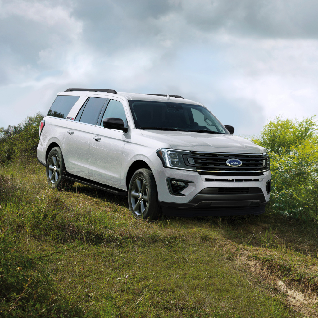 Белый внедорожник  Ford Expedition XL STX, 2021 года