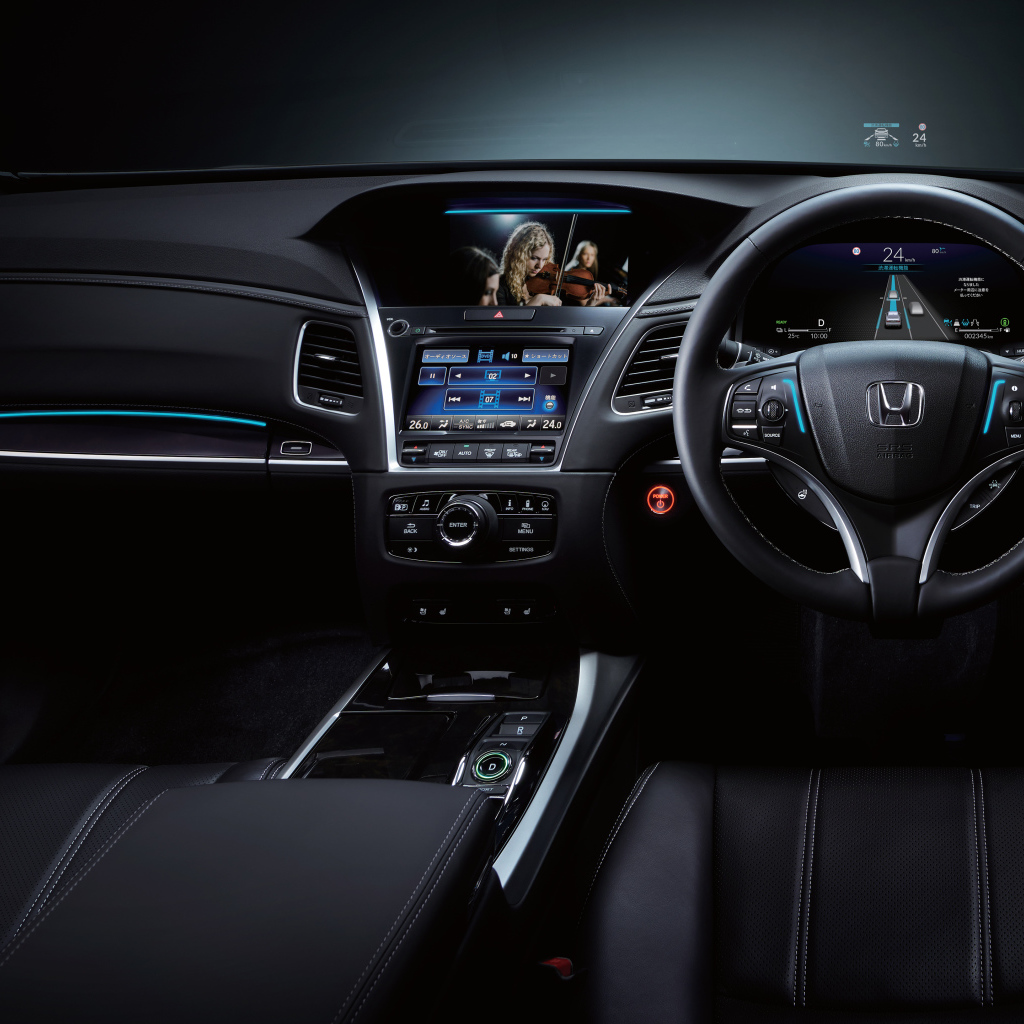 Черный кожаный салон автомобиля Honda Legend EX, 2021 года