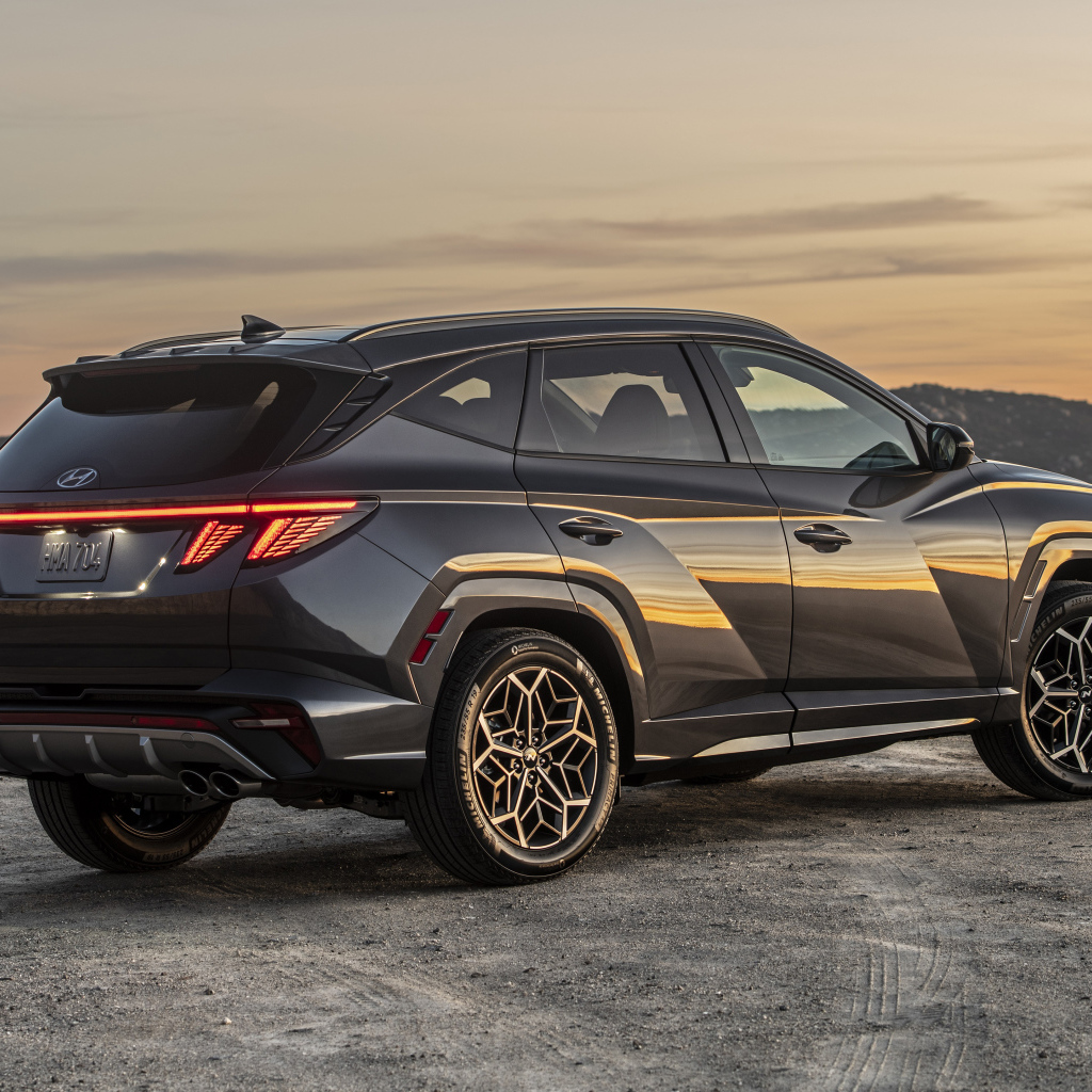 Внедорожник Hyundai Tucson N Line, 2022 года вид сзади