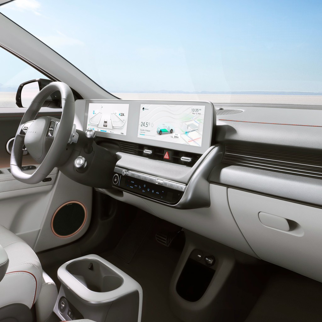 Салон автомобиля Hyundai IONIQ 5 2021 года