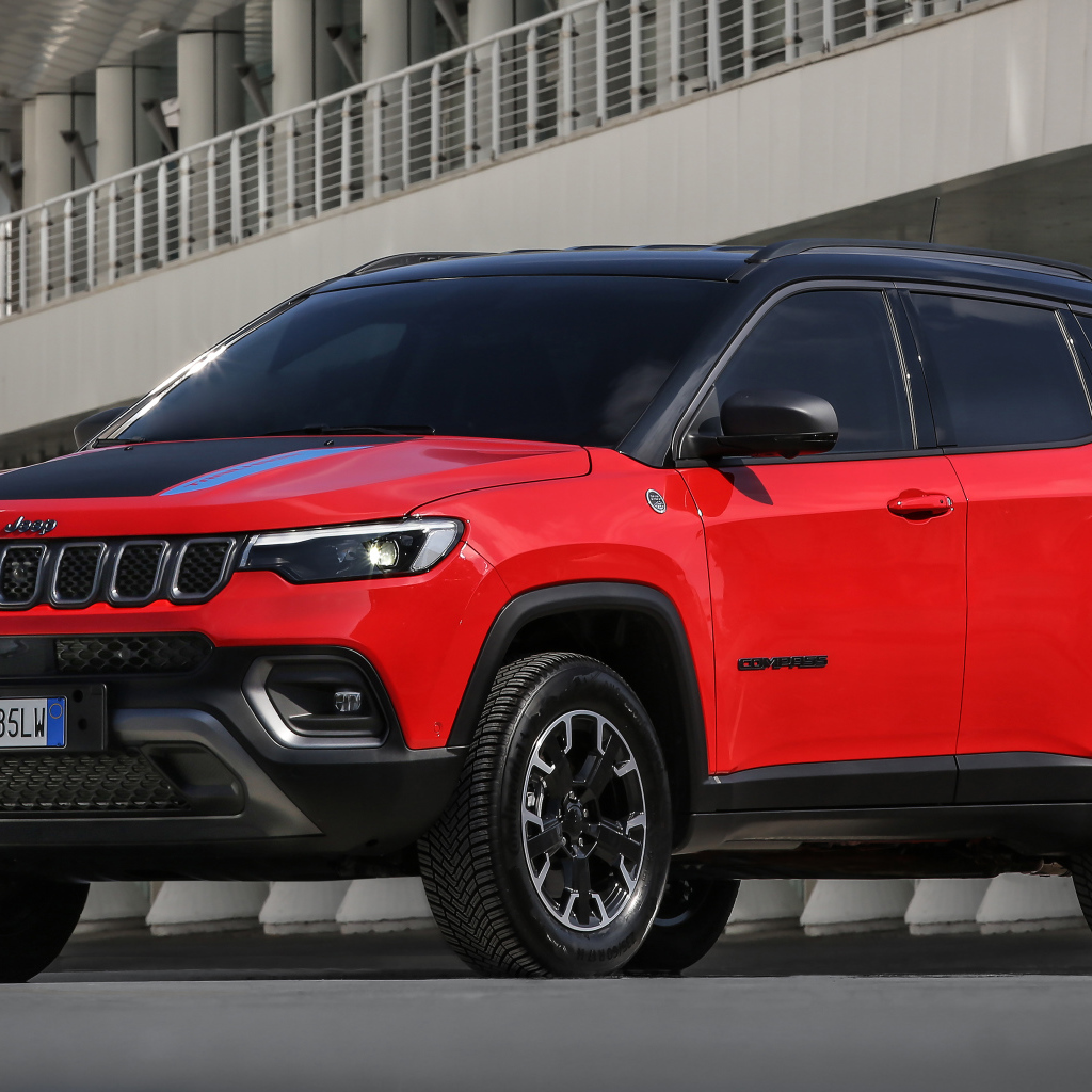 Красный Jeep Compass Trailhawk 4xe 2021 года