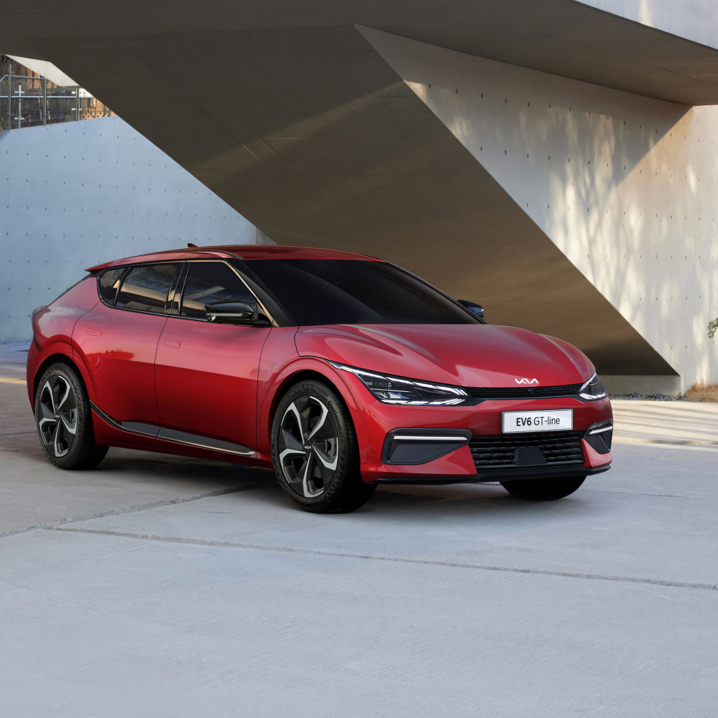Красный автомобиль Kia EV6 GT Line 2021 года
