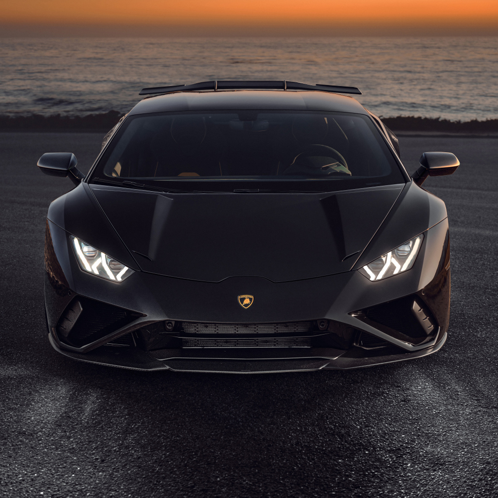 Черный Lamborghini Huracán EVO RWD 2021 года вид спереди