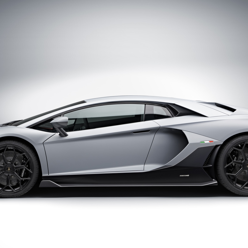 2021 Lamborghini Aventador LP 780-4 Ultimate Silver Side View