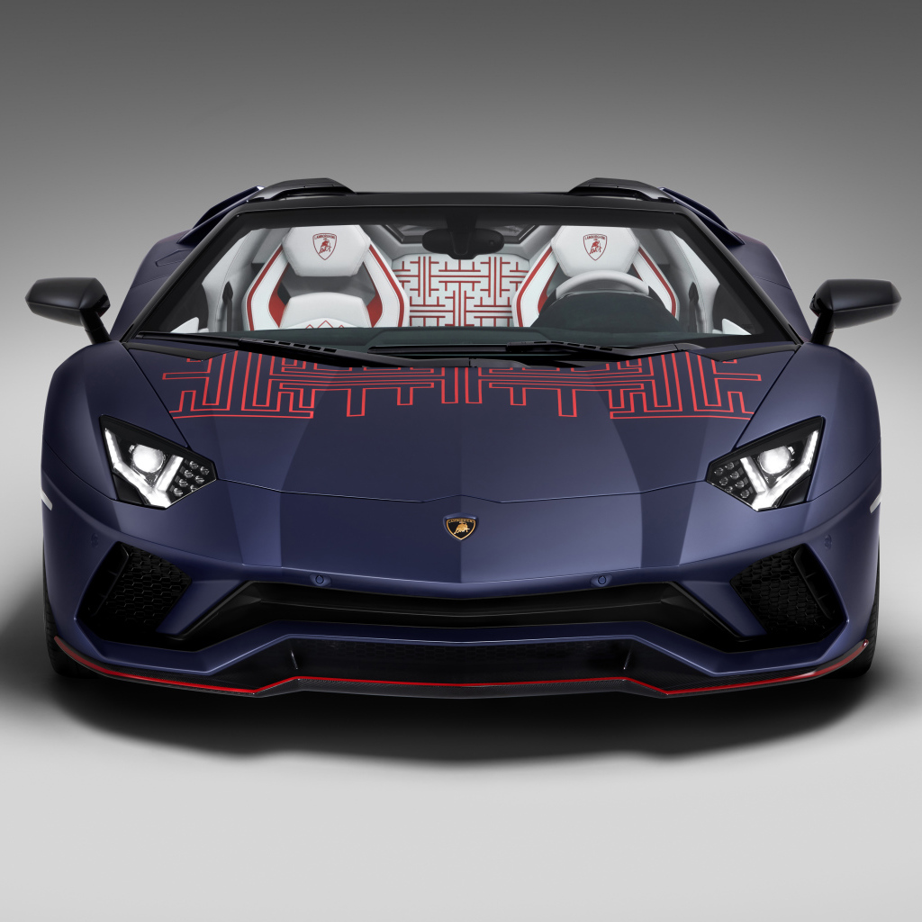 Автомобиль Lamborghini Aventador S, 2021 года вид спереди