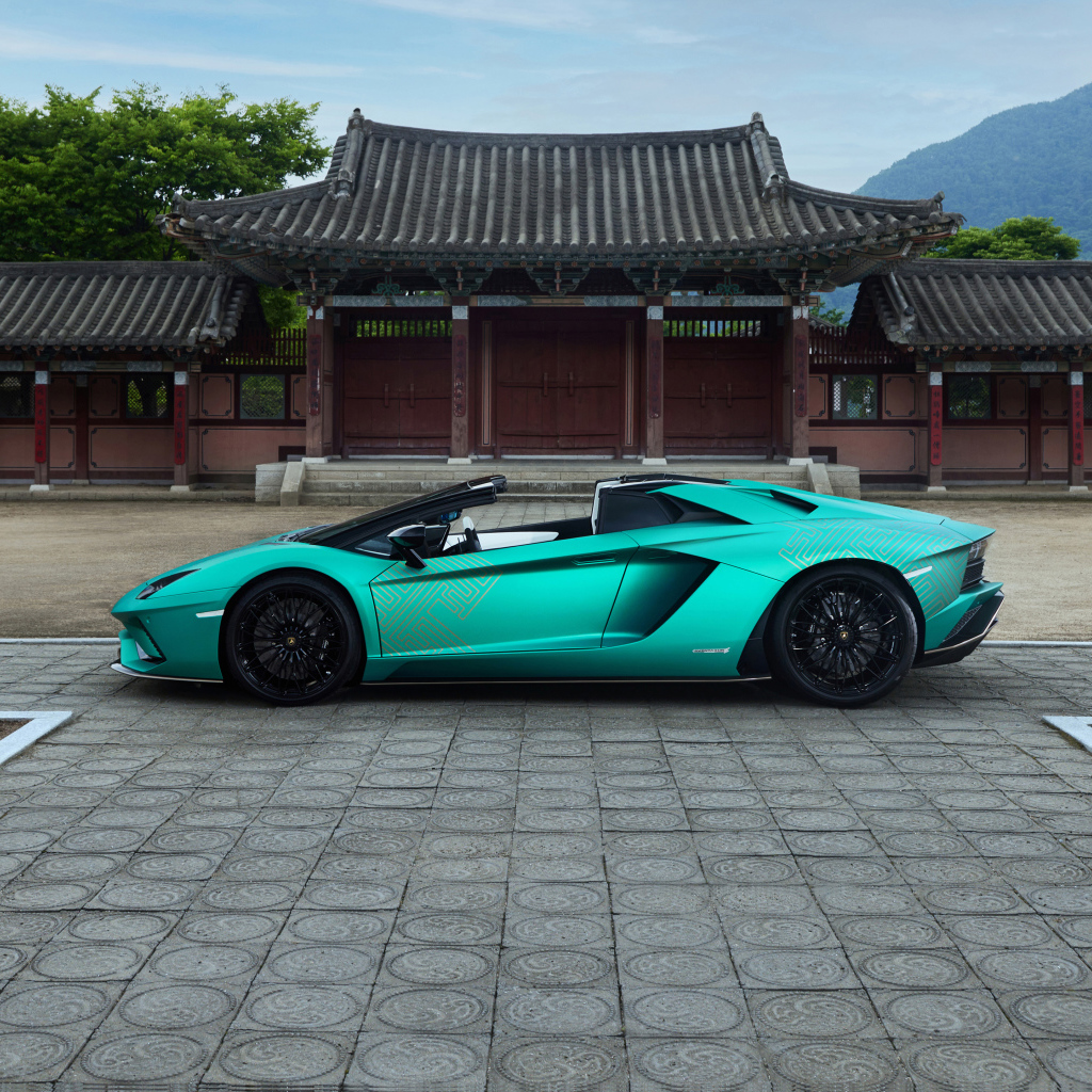 Спортивный кабриолет Lamborghini Aventador S, 2021 года