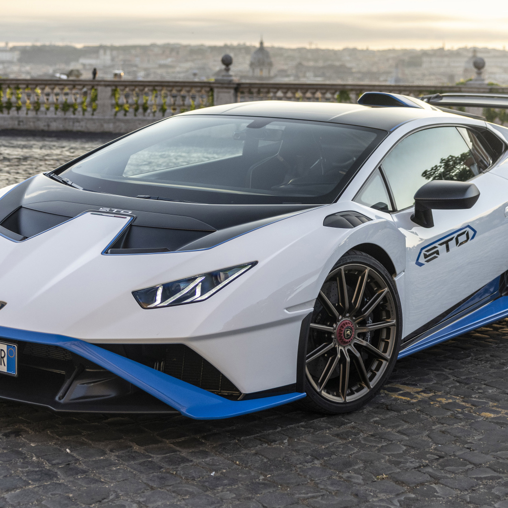 Автомобиль Lamborghini Huracán STO 2021 года крупным планом