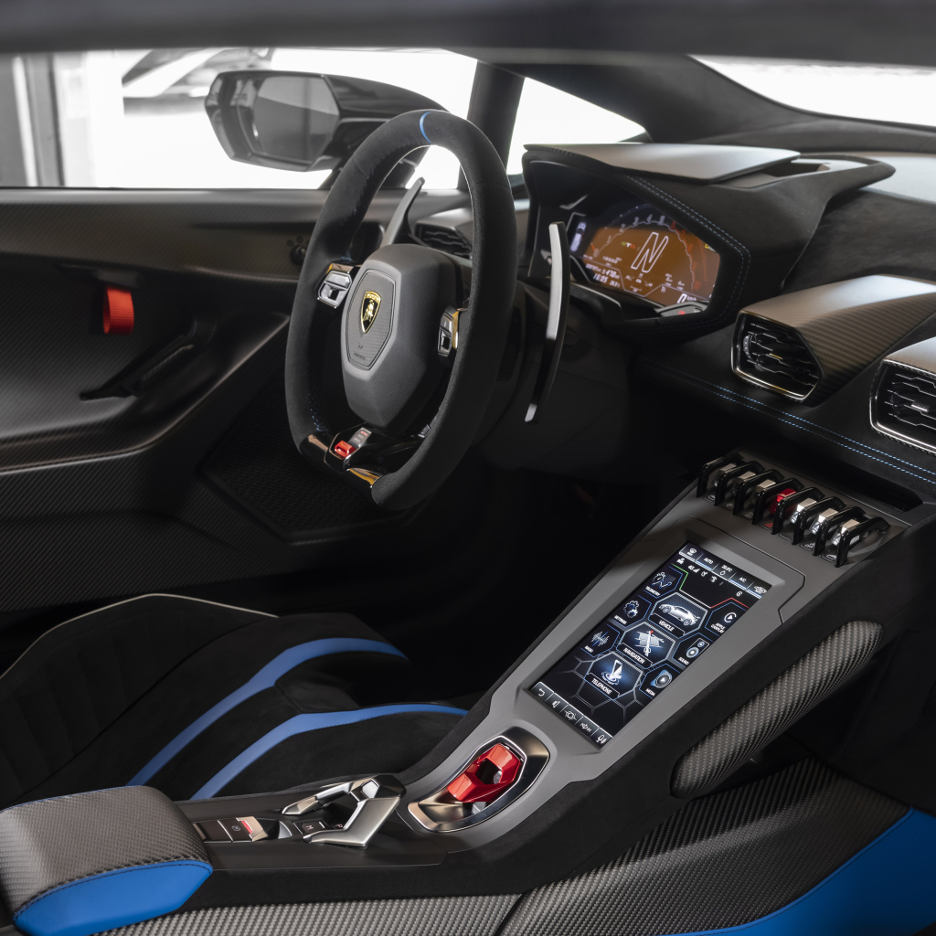 Салон  автомобиля lamborghini huracan, 2021 года 