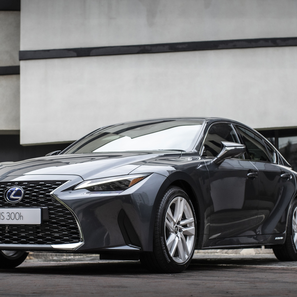 Автомобиль Lexus IS 300h 2021 года