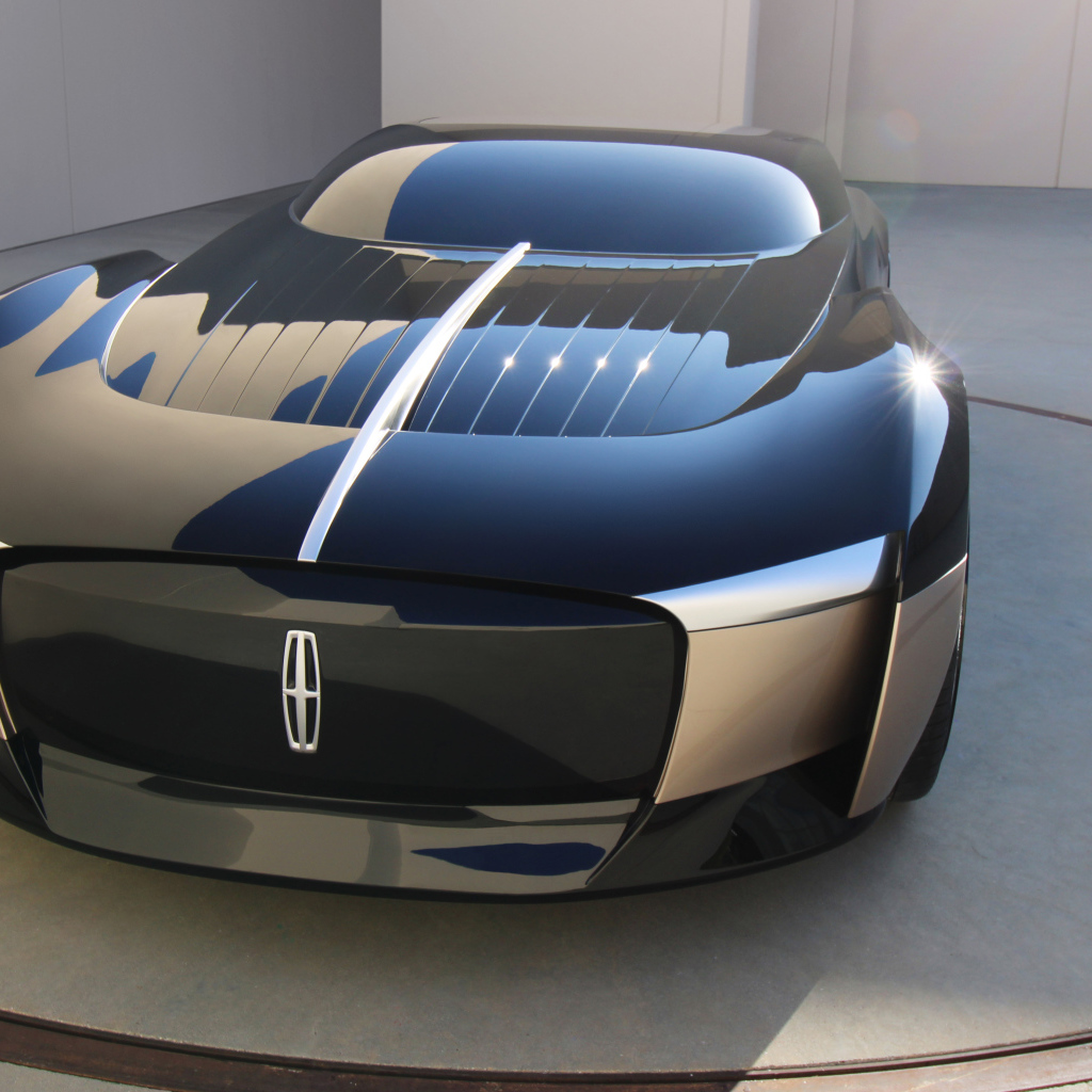 Автомобиль Lincoln Anniversary Concept 2021 года вид спереди
