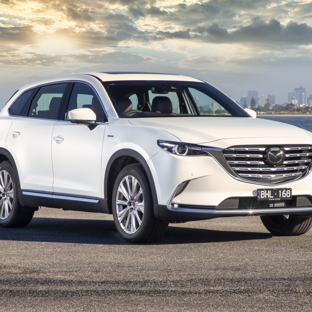 Белый внедорожник Mazda CX-9 100th Anniversary 2021 года