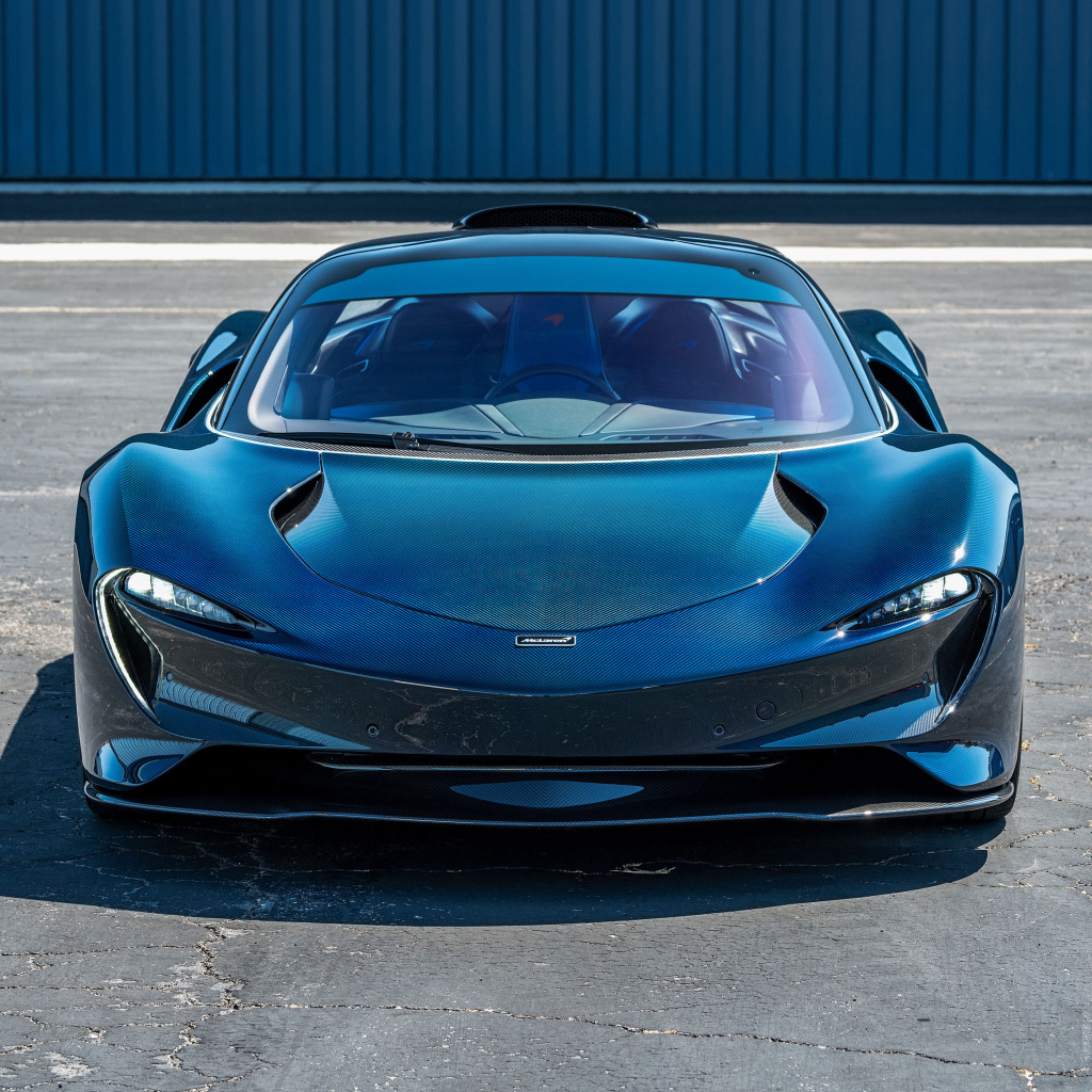 Синий спорткар McLaren Speedtail