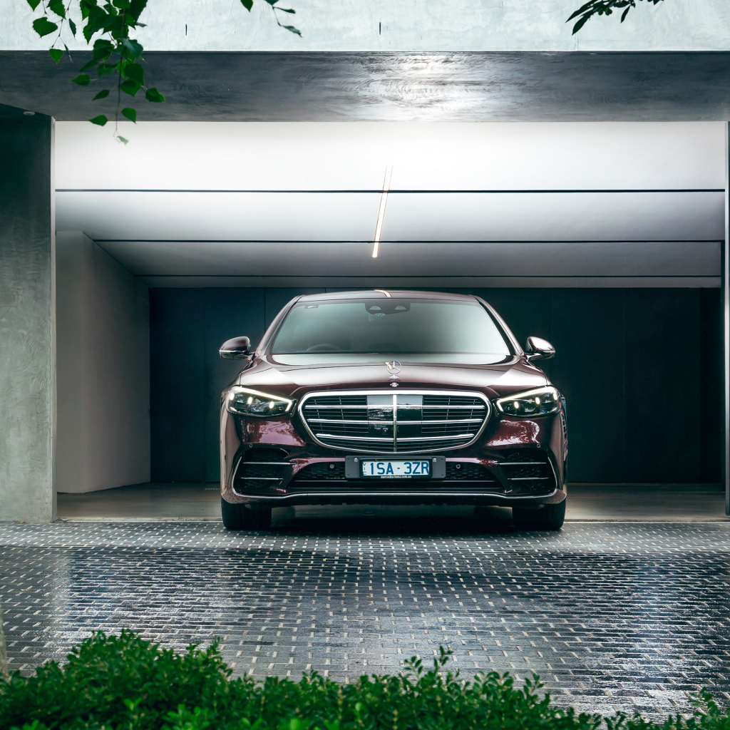 Автомобиль Mercedes-Benz S 450 Lang 4MATIC AMG Line 2021 года в гараже