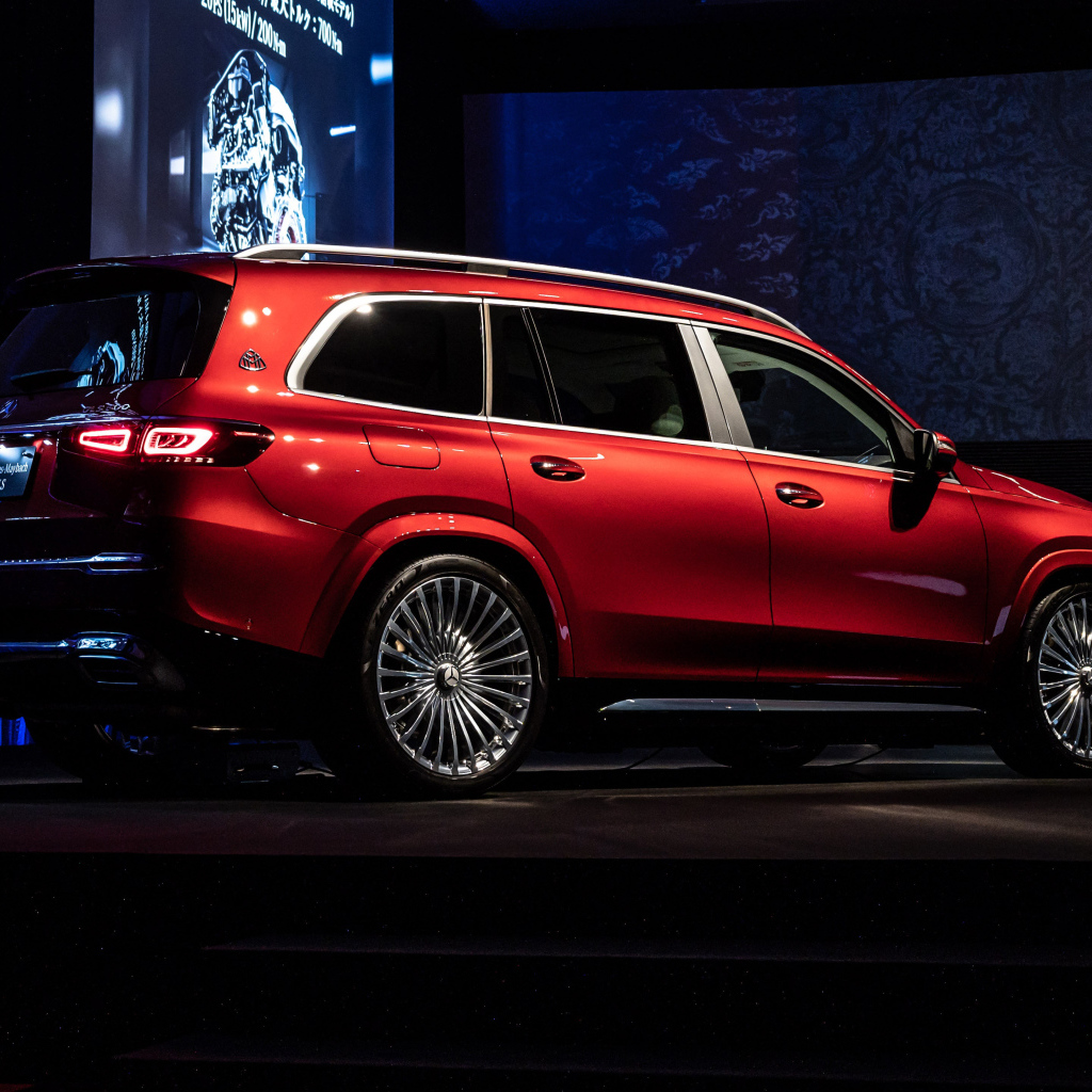 Автомобиль Mercedes-Maybach GLS 600 4MATIC 2021 года вид сзади