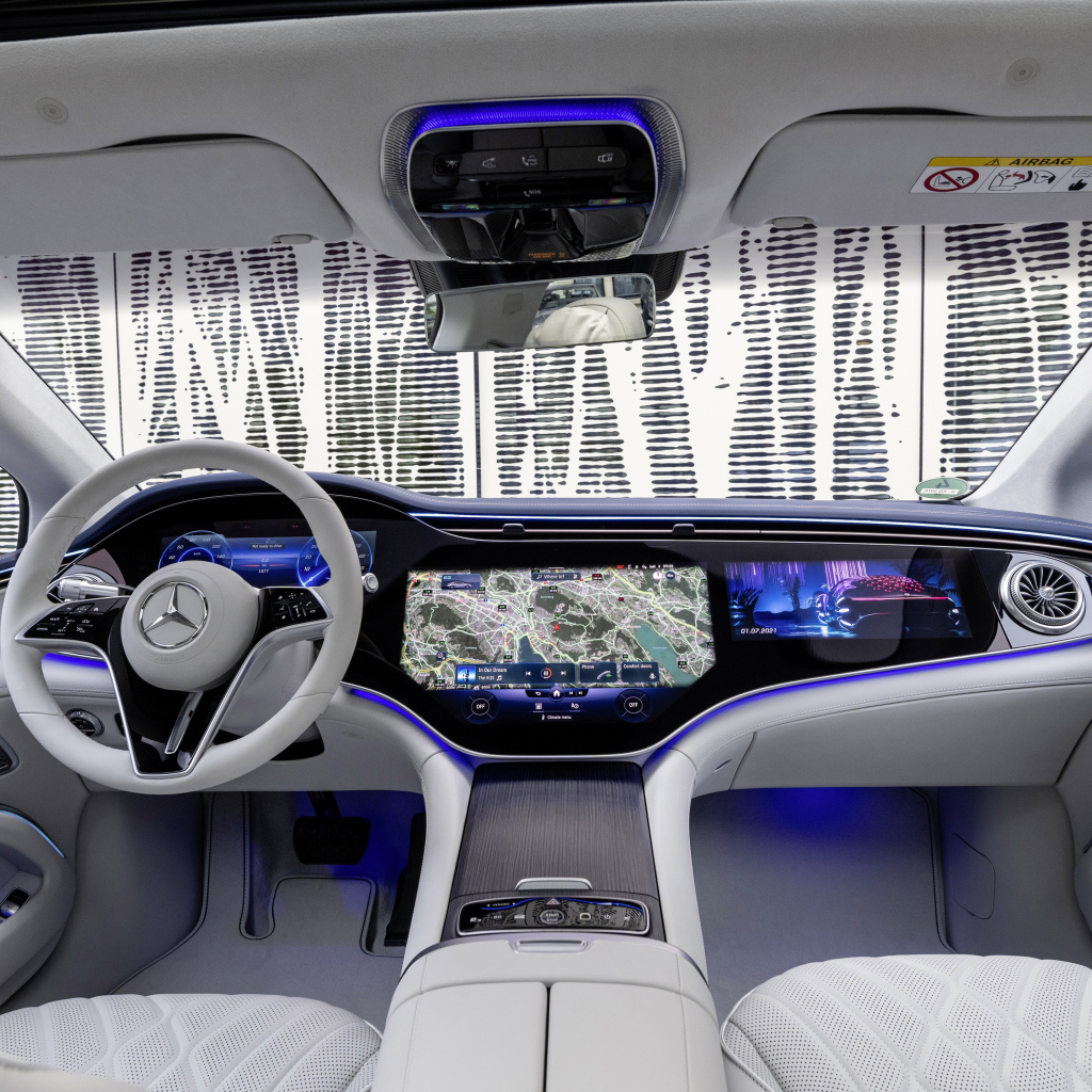 Серый кожаный салон автомобиля Mercedes-Benz EQS 450+ AMG Line 2021 года