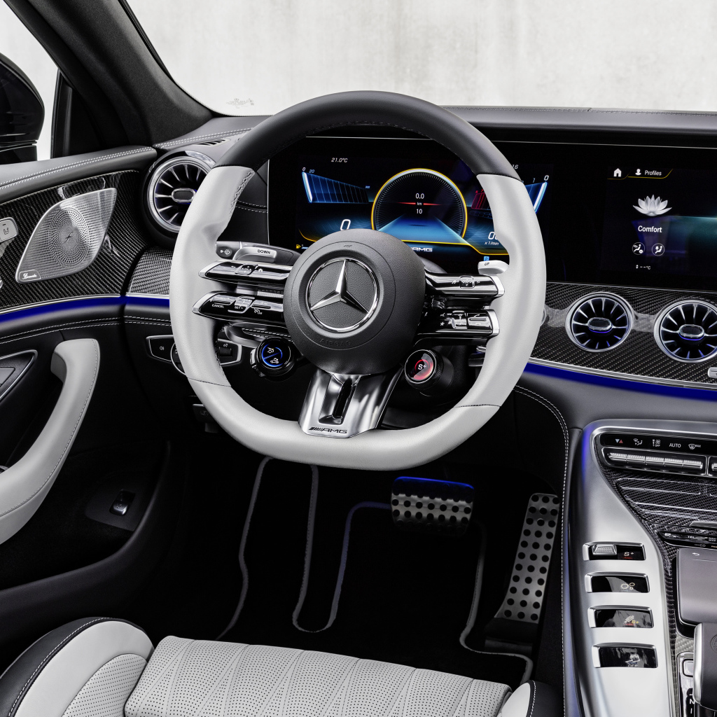 Салон автомобиля Mercedes-AMG GT 53, 2021 года
