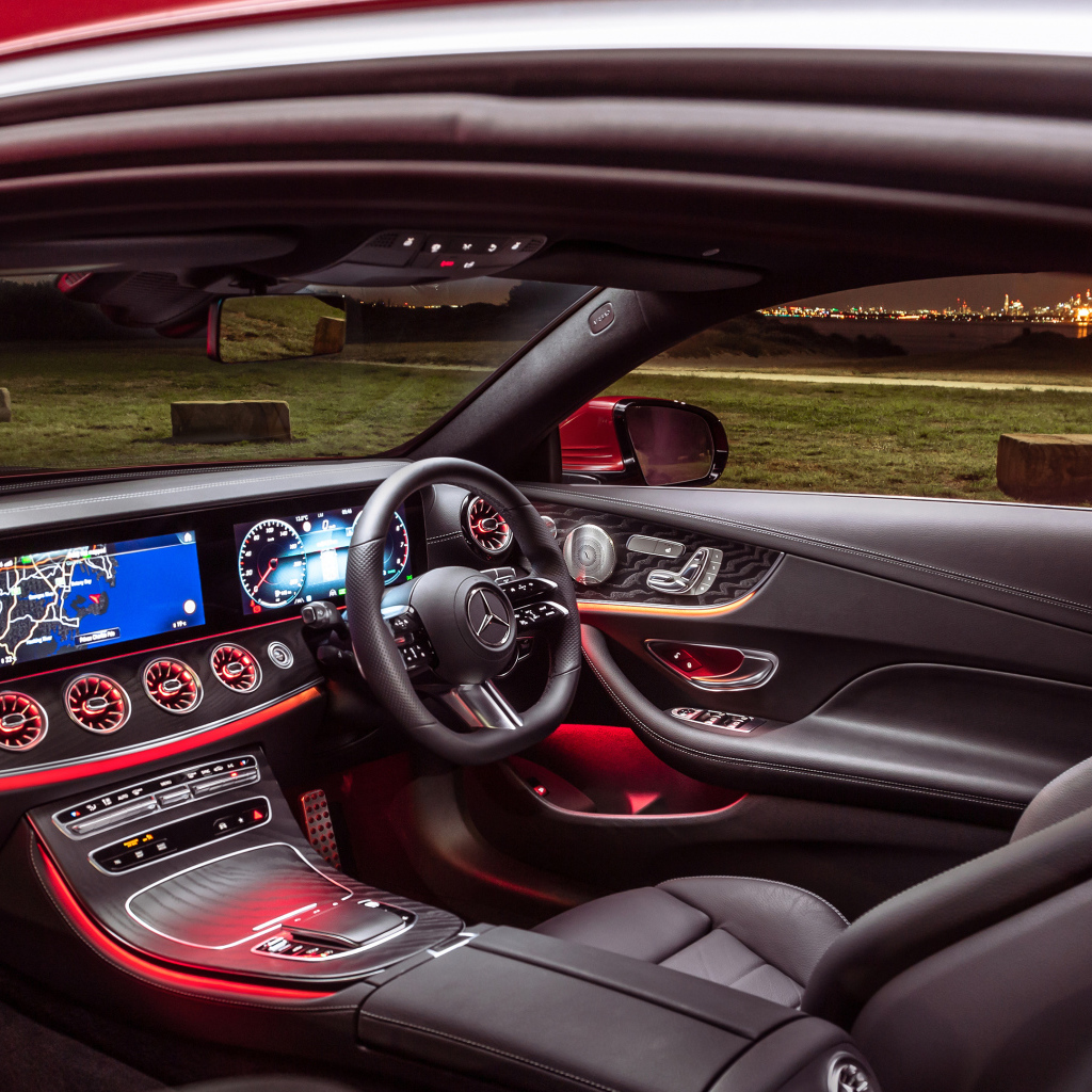 Кожаный салон автомобиля Mercedes-Benz E 350 AMG Line Coupé 2021