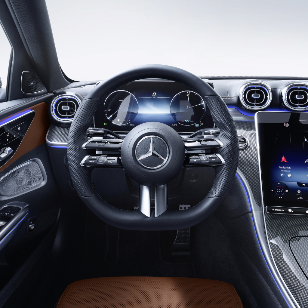 Салон автомобиля Mercedes-Benz C 300 AMG Line 2021 года