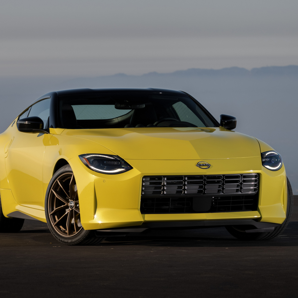 Желтый  Nissan Z, 2023 года