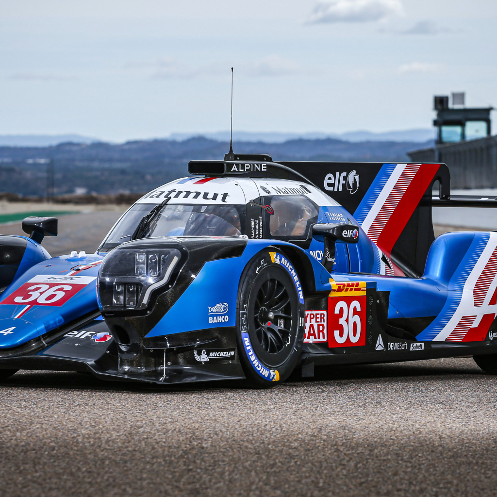 Гоночный автомобиль Alpine A480 2021  года на трассе