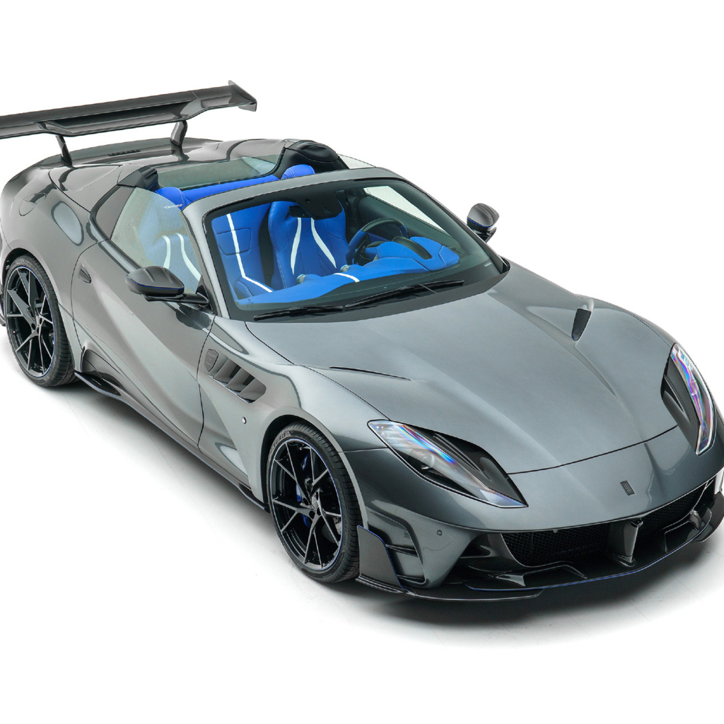 Спортивный автомобиль Mansory Stallone GTS 2021 года на белом фоне