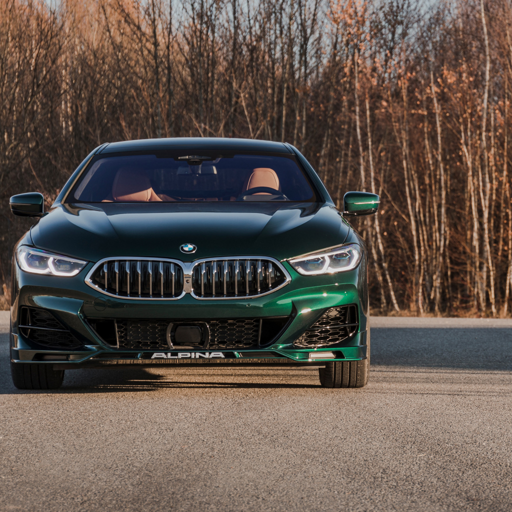 Автомобиль Alpina B8, 2022 года вид спереди