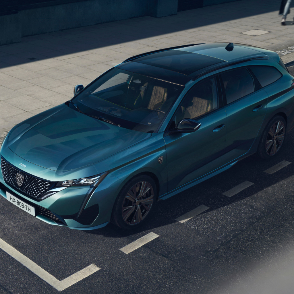 Автомобиль Peugeot 308 SW GT 2021 года