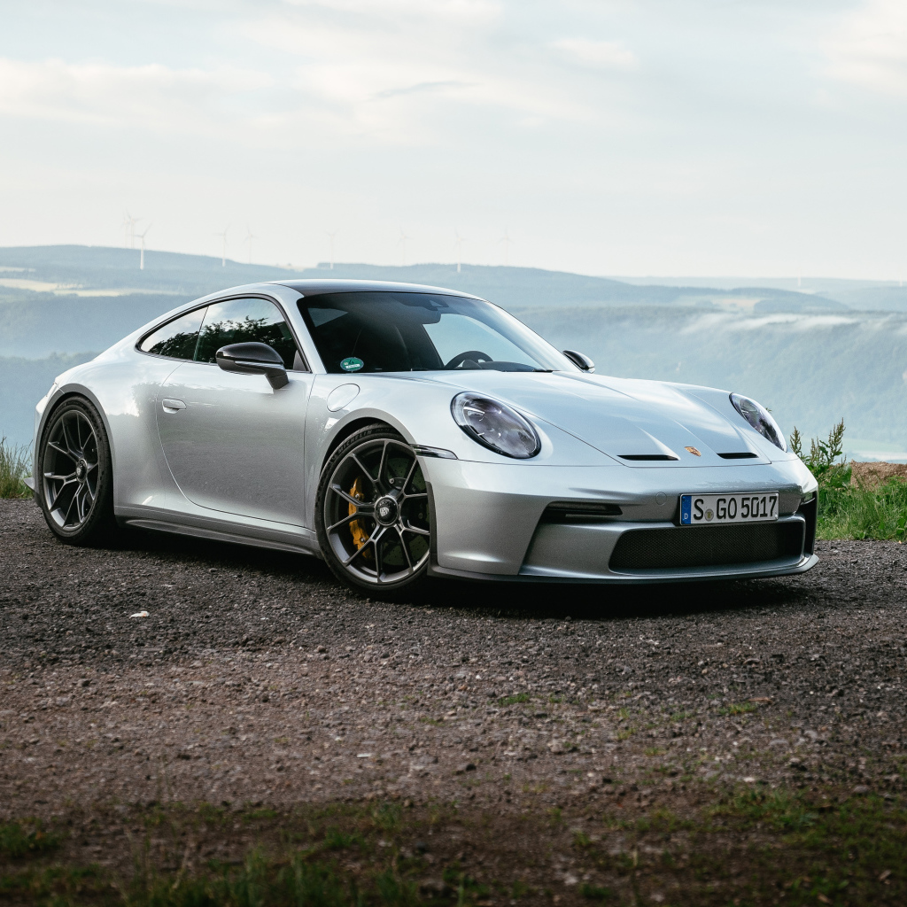 Быстрый автомобиль Porsche 911 GT3 Touring PDK 2021 года
