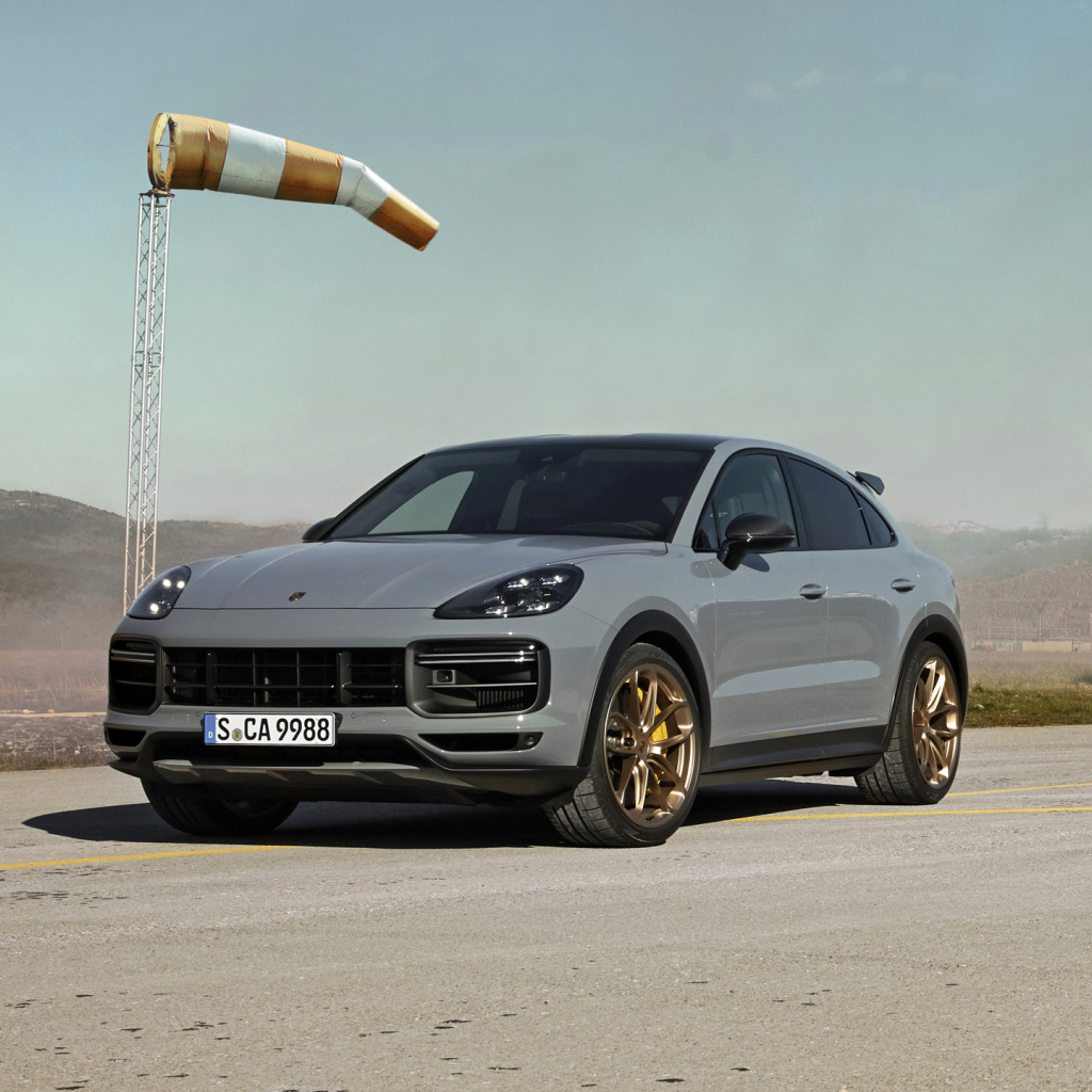 Автомобиль Porsche Cayenne Turbo GT 2021 года