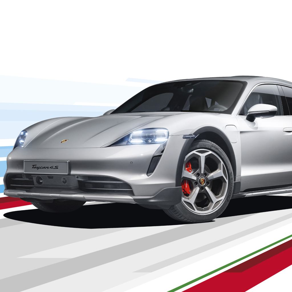 Автомобиль Porsche Taycan 4S Cross Turismo 2021 года на белом фоне