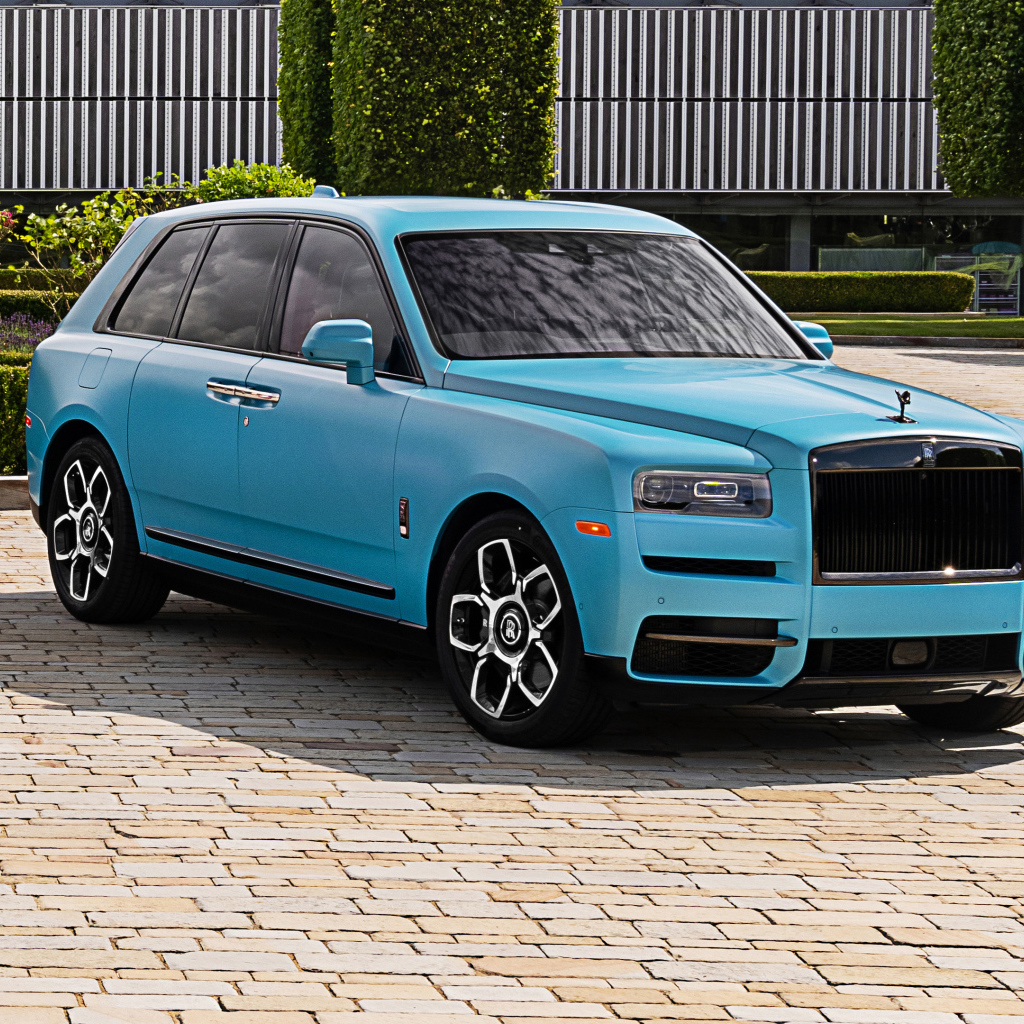 Дорогой голубой автомобиль ROLLS-ROYCE Ghost, 2021 года