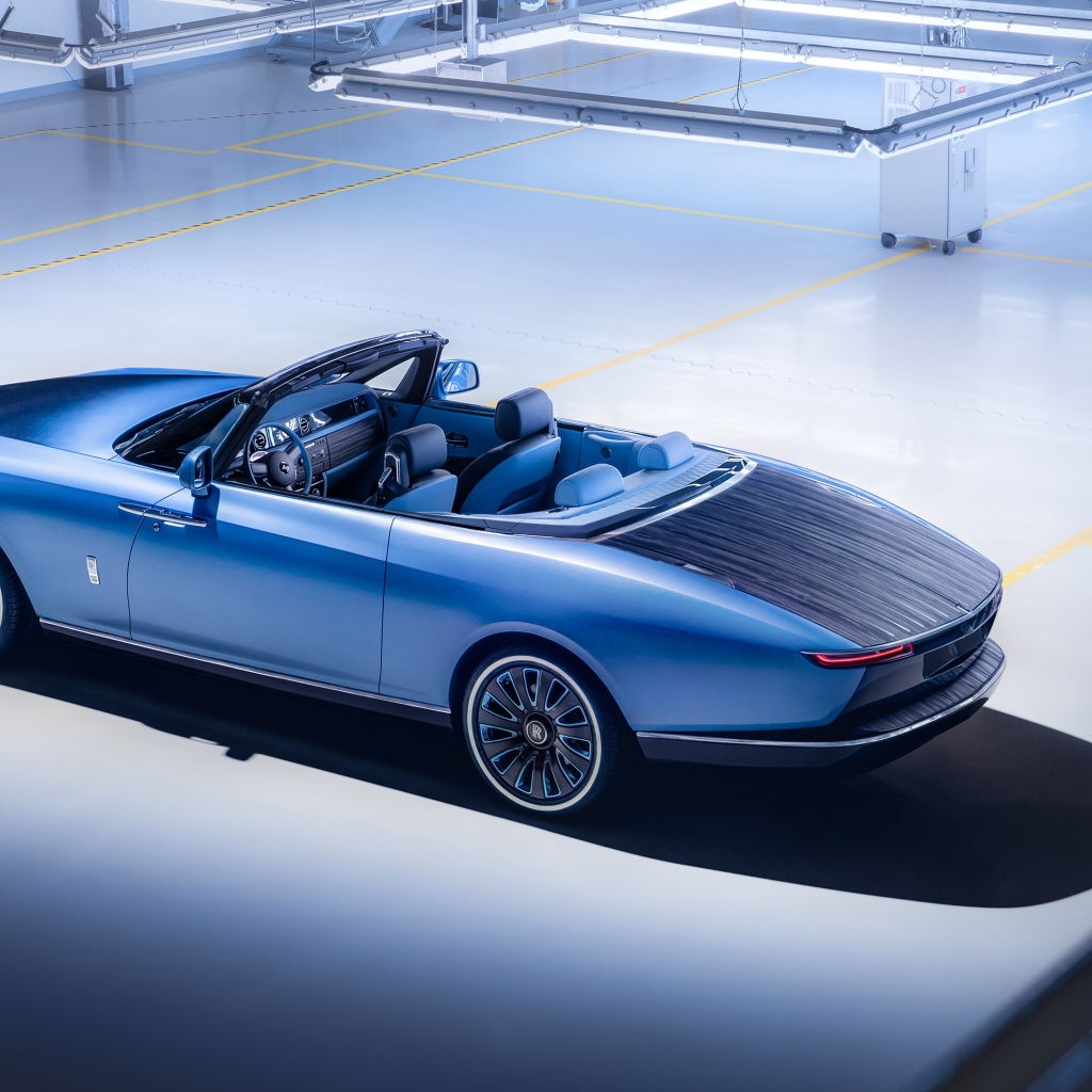 Кабриолет Rolls-Royce Boat Tail вид сзади