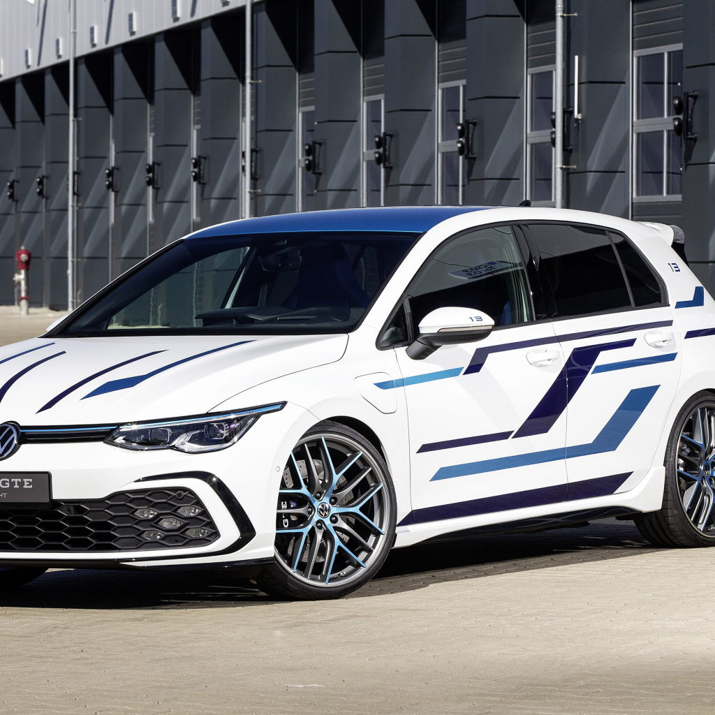 Автомобиль Volkswagen Golf GTE Skylight 2021 года