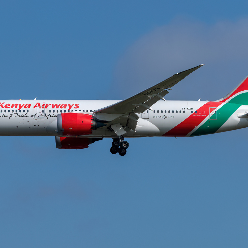 Пассажирский Boeing 787-8 авиакомпании  Kenya Airways в небе